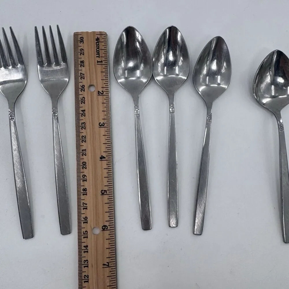 Lot of 17 1881 Rogers Oneida Ltd Melissa pattern stainless Forks Knives Spoons